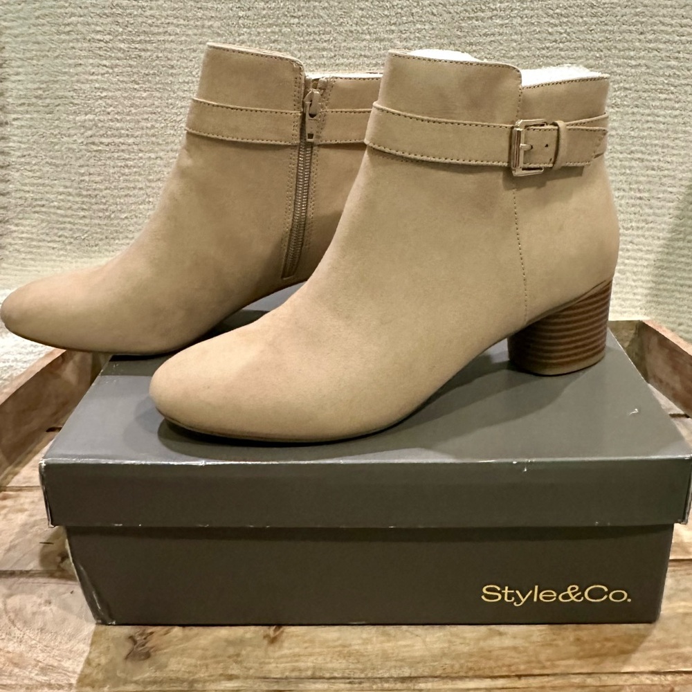 Style & Co. Women's Beige Ankle Booties